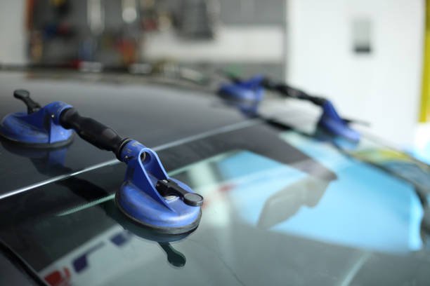 how to choose the right auto glass repair service.